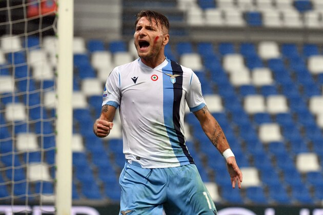 REGGIO NELL'EMILIA, ITALY - NOVEMBER 24:  Ciro Immobile of SS Lazio celebrates a openig goal during the Serie A match between US Sassuolo and SS Lazio at Mapei Stadium - CittÂ del Tricolore on November 24, 2019 in Reggio nell'Emilia, Italy  (Photo by Marco Rosi/Getty Images)