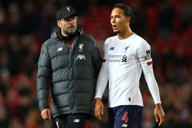 MANCHESTER, ENGLAND - OCTOBER 20: Jurgen Klopp, Manager of Liverpool and Virgil van Dijk of Liverpool look on during the Premier League match between Manchester United and Liverpool FC at Old Trafford on October 20, 2019 in Manchester, United Kingdom. (Photo by Alex Livesey/Getty Images)