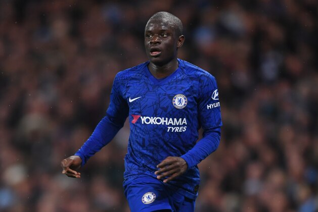 MANCHESTER, ENGLAND - NOVEMBER 23: Ngolo Kante of Chelsea runs with the ball during the Premier League match between Manchester City and Chelsea FC at Etihad Stadium on November 23, 2019 in Manchester, United Kingdom. (Photo by Laurence Griffiths/Getty Images)