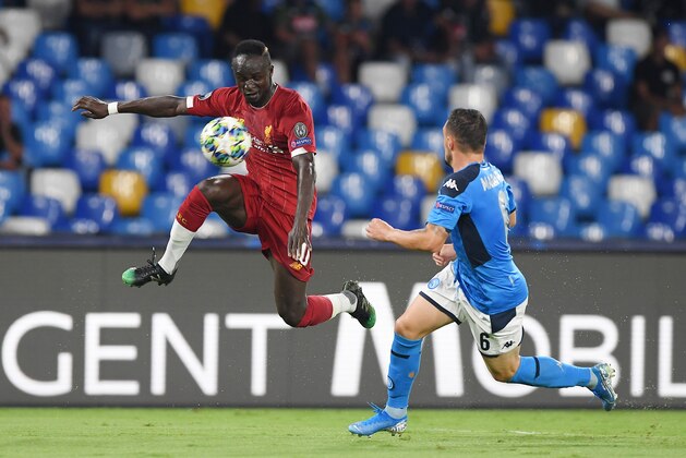 NAPLES, ITALY - SEPTEMBER 17: Mario Rui of SSC Napoli vies with Sadio Mane of Liverpool FC during the UEFA Champions League group E match between SSC Napoli and Liverpool FC at Stadio San Paolo on September 17, 2019 in Naples, Italy. (Photo by Francesco Pecoraro/Getty Images)