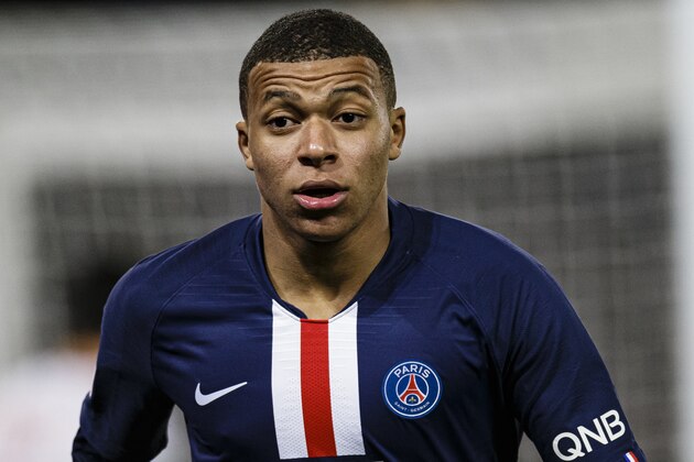 PARIS, FRANCE - NOVEMBER 22: Kylian Mbappe of Paris Saint Germain in action during the Ligue 1 match between Paris Saint-Germain and Lille OSC at Parc des Princes on November 22, 2019 in Paris, France. (Photo by Eurasia Sport Images/Getty Images)