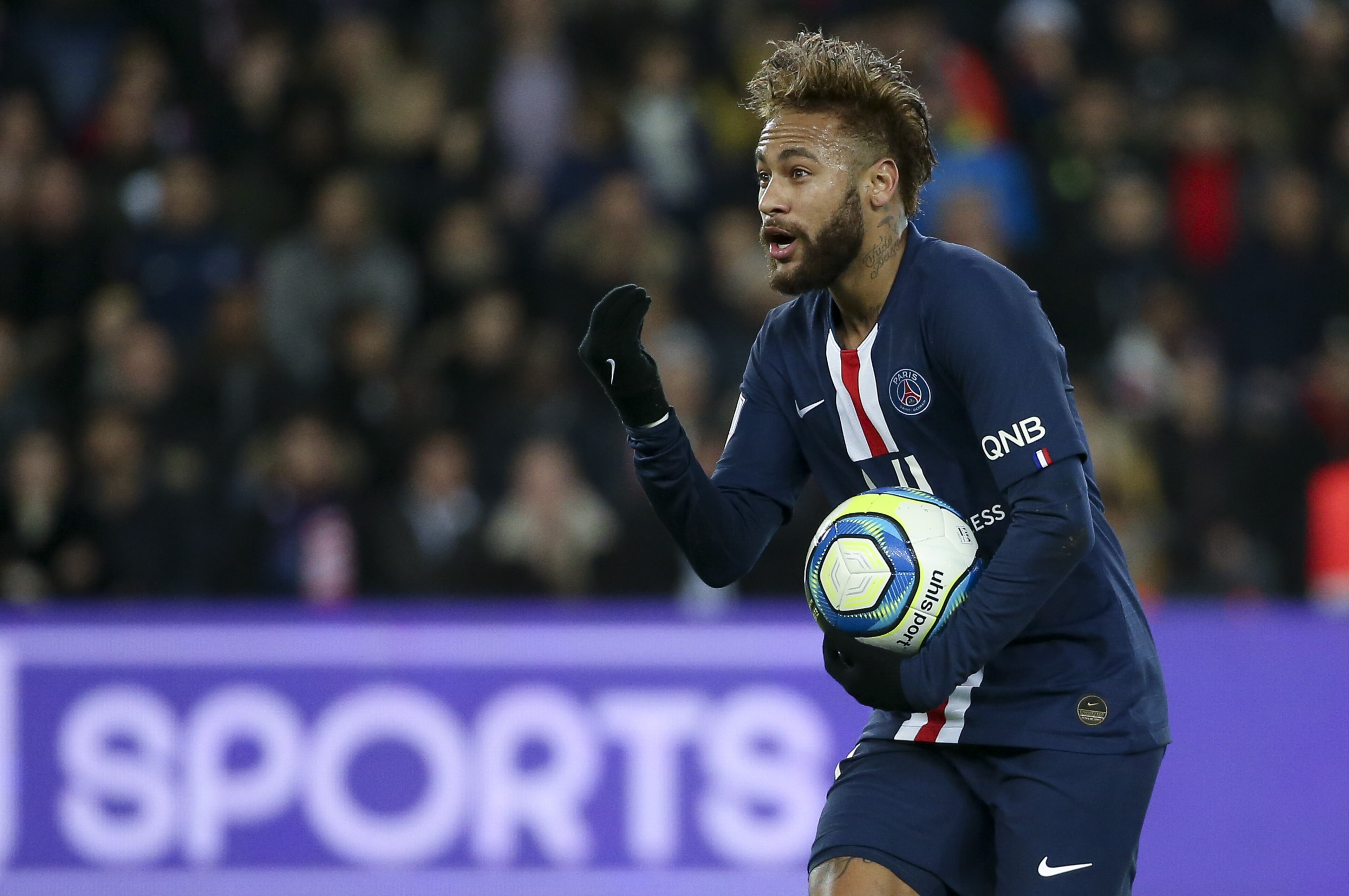 PARIS, FRANCE - NOVEMBER 22: Neymar Jr of PSG during the Ligue 1 match between Paris Saint-Germain (PSG) and Lille OSC (LOSC) at Parc des Princes stadium on November 22, 2019 in Paris, France. (Photo by Jean Catuffe/Getty Images)