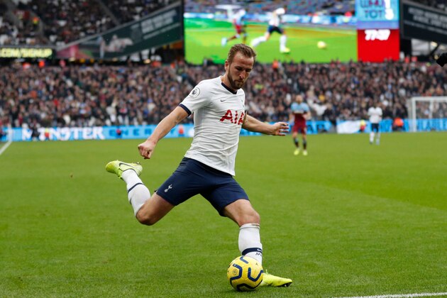 Tottenham Hotspur's English striker Harry Kane controls the ball during the English Premier League football match between West Ham United and Tottenham Hotspur at The London Stadium, in east London on November 23, 2019. (Photo by Adrian DENNIS / AFP) / RESTRICTED TO EDITORIAL USE. No use with unauthorized audio, video, data, fixture lists, club/league logos or 'live' services. Online in-match use limited to 120 images. An additional 40 images may be used in extra time. No video emulation. Social media in-match use limited to 120 images. An additional 40 images may be used in extra time. No use in betting publications, games or single club/league/player publications. /  (Photo by ADRIAN DENNIS/AFP via Getty Images)