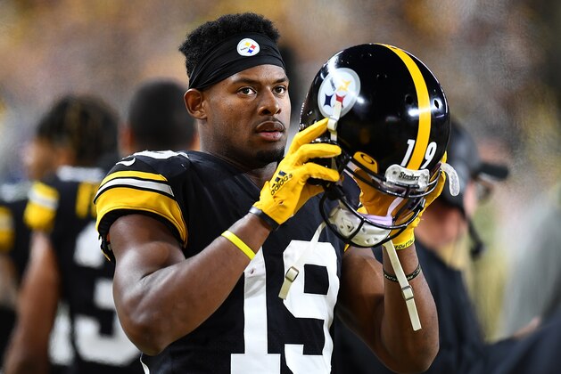 PITTSBURGH, PA - NOVEMBER 10:  JuJu Smith-Schuster #19 of the Pittsburgh Steelers looks on during the game against the Los Angeles Rams at Heinz Field on November 10, 2019 in Pittsburgh, Pennsylvania. (Photo by Joe Sargent/Getty Images)