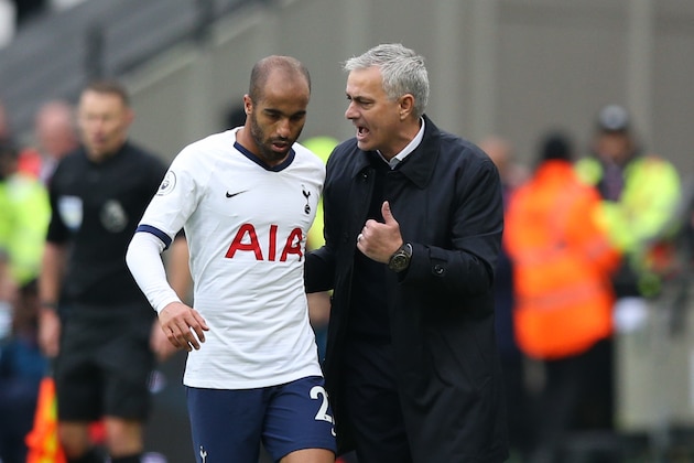 LONDON, ENGLAND - NOVEMBER 23: Tottenham Hotspur manager Jose Mourinho talks to Lucas Moura during the Premier League match between West Ham United and Tottenham Hotspur at London Stadium on November 23, 2019 in London, United Kingdom. (Photo by Craig Mercer/MB Media/Getty Images)