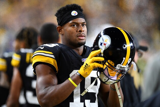 PITTSBURGH, PA - NOVEMBER 10:  JuJu Smith-Schuster #19 of the Pittsburgh Steelers looks on during the game against the Los Angeles Rams at Heinz Field on November 10, 2019 in Pittsburgh, Pennsylvania. (Photo by Joe Sargent/Getty Images)