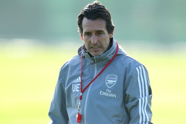 ST ALBANS, ENGLAND - NOVEMBER 27:  Unai Emery, Manager of Arsenal looks on during an Arsenal training session on the eve of their UEFA Europa League match against Eintracht Frankfurt at London Colney on November 27, 2019 in St Albans, England. (Photo by Warren Little/Getty Images)