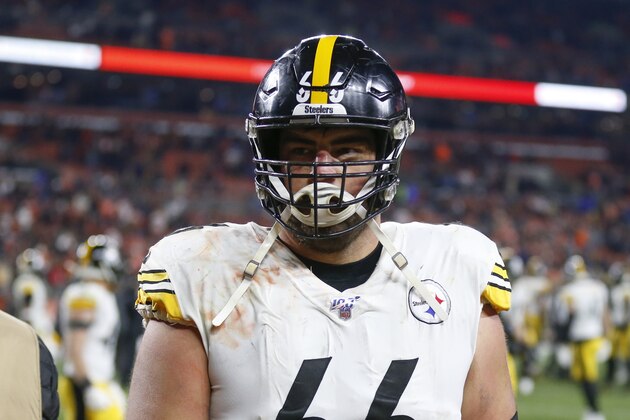 Pittsburgh Steelers offensive guard David DeCastro walks off the field after a 21-7 loss to the Cleveland Browns in an NFL football game, Thursday, Nov. 14, 2019, in Cleveland. (AP Photo/Ron Schwane)