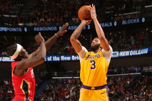 NEW ORLEANS, LA - NOVEMBER 27: Anthony Davis #3 of the Los Angeles Lakers shoots the ball against the New Orleans Pelicans on November 27, 2019 at the Smoothie King Center in New Orleans, Louisiana. NOTE TO USER: User expressly acknowledges and agrees that, by downloading and or using this Photograph, user is consenting to the terms and conditions of the Getty Images License Agreement. Mandatory Copyright Notice: Copyright 2019 NBAE (Photo by Layne Murdoch Jr./NBAE via Getty Images)