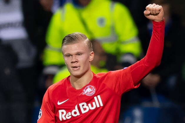 GENK, BELGIUM - NOVEMBER 27: Erling Haaland of RB Salzburg celebrates after scoring his team's fourth goal during the UEFA Champions League group E match between KRC Genk and RB Salzburg at Luminus Arena on November 27, 2019 in Genk, Belgium. (Photo by TF-Images/Getty Images)