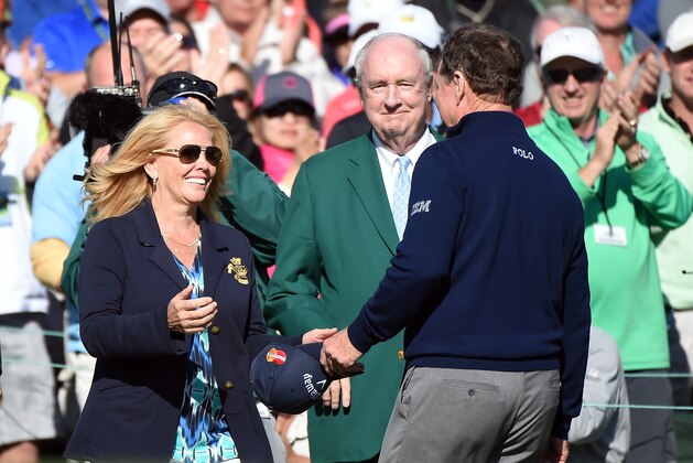 AUGUSTA, GEORGIA - APRIL 08:  Tom Watson of the United States hugs his wife Hilary after completing the second round of the 2016 Masters Tournament at Augusta National Golf Club on April 8, 2016 in Augusta, Georgia.  (Photo by Harry How/Getty Images)