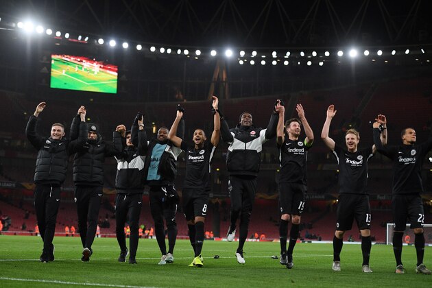 Eintracht Frankfurt players celebrate at the final whistle after the UEFA Europa league Group F football match between Arsenal and Eintracht Frankfurt at the Emirates stadium in London on November 28, 2019. (Photo by DANIEL LEAL-OLIVAS / AFP) (Photo by DANIEL LEAL-OLIVAS/AFP via Getty Images)