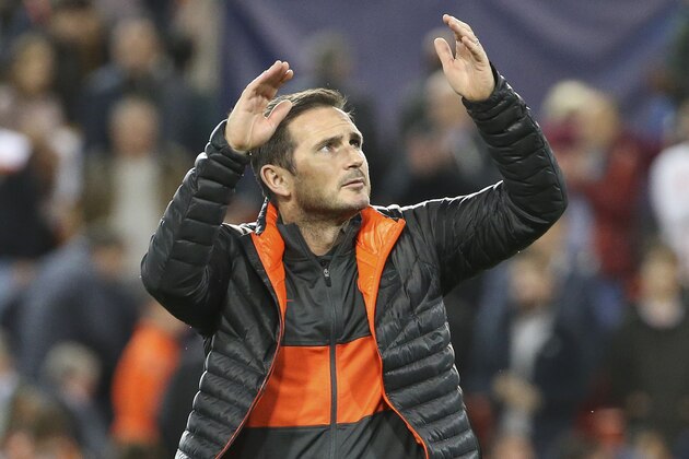 VALENCIA, SPAIN - NOVEMBER 27: Coach of Chelsea Frank Lampard salutes the supporters following the UEFA Champions League group H match between Valencia CF and Chelsea FC at Estadio Mestalla on November 27, 2019 in Valencia, Spain. (Photo by Jean Catuffe/Getty Images)