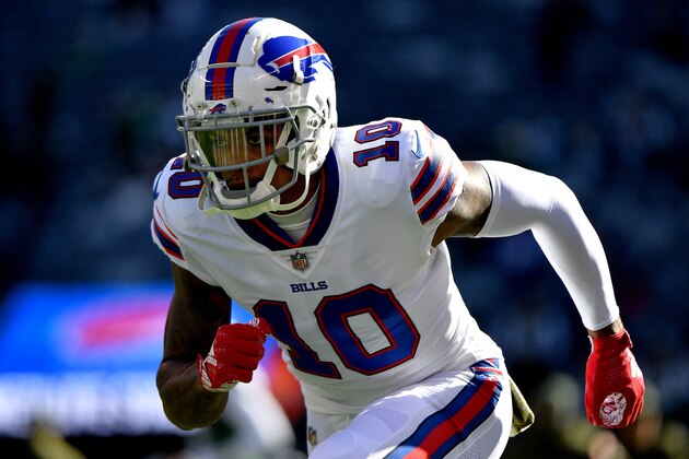 EAST RUTHERFORD, NEW JERSEY - NOVEMBER 11:  Terrelle Pryor #10 of the Buffalo Bills warms up prior to the game against the New York Jets at MetLife Stadium on November 11, 2018 in East Rutherford, New Jersey. (Photo by Mark Brown/Getty Images)