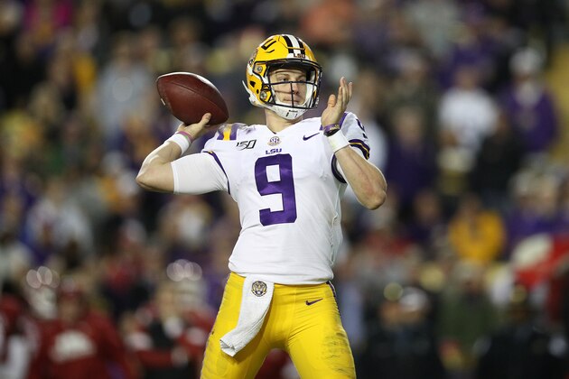 BATON ROUGE, LOUISIANA - NOVEMBER 23: Joe Burrow #9 of the LSU Tigers throws a pass against the Arkansas Razorbacks at Tiger Stadium on November 23, 2019 in Baton Rouge, Louisiana. (Photo by Chris Graythen/Getty Images)
