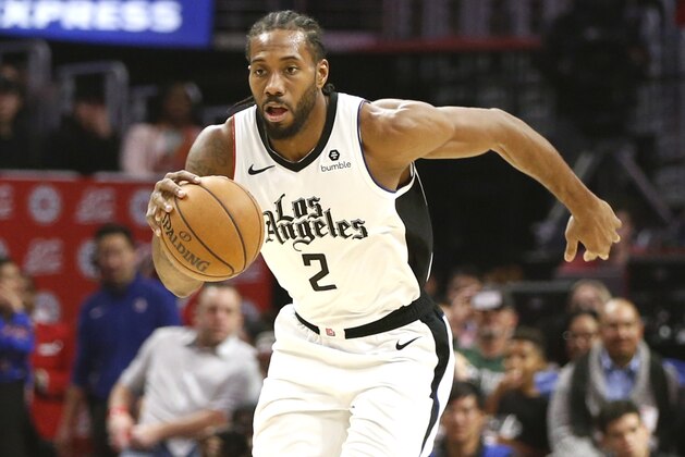 LOS ANGELES, CALIFORNIA - DECEMBER 01:  Kawhi Leonard #2 of the Los Angeles Clippers moves the ball down the court during the second half against the Washington Wizards at Staples Center on December 01, 2019 in Los Angeles, California. NOTE TO USER: User expressly acknowledges and agrees that, by downloading and or using this photograph, User is consenting to the terms and conditions of the Getty Images License Agreement. (Photo by Katharine Lotze/Getty Images)