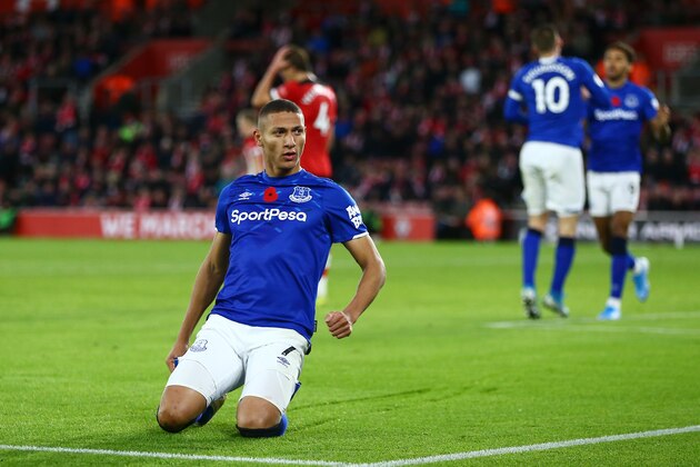 SOUTHAMPTON, ENGLAND - NOVEMBER 09: Richarlison of Everton celebrates after scoring his sides second goal during the Premier League match between Southampton FC and Everton FC at St Mary's Stadium on November 09, 2019 in Southampton, United Kingdom. (Photo by Jordan Mansfield/Getty Images)