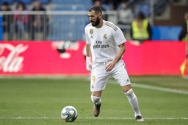 VITORIA GASTEIZ, SPAIN - NOVEMBER 30: Karim Benzema of Real Madrid during the La Liga Santander  match between Deportivo Alaves v Real Madrid at the Estadio de Mendizorroza on November 30, 2019 in Vitoria Gasteiz Spain (Photo by David S. Bustamante/Soccrates/Getty Images)
