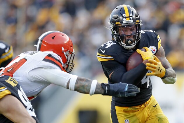 Pittsburgh Steelers running back Benny Snell (24) runs against the Cleveland Browns in the second half of an NFL football, Sunday, Dec. 1, 2019, in Pittsburgh. (AP Photo/Don Wright)
