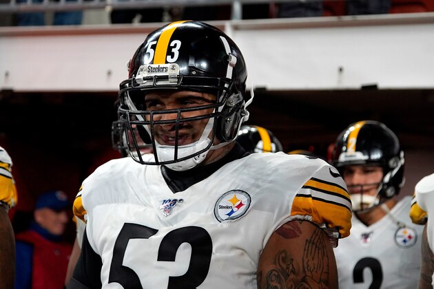 CLEVELAND, OH - NOVEMBER 14:  Maurkice Pouncey #53 of the Pittsburgh Steelers prepares to walk out on to the field prior to the start of the game against the Cleveland Browns at FirstEnergy Stadium on November 14, 2019 in Cleveland, Ohio. (Photo by Kirk Irwin/Getty Images)