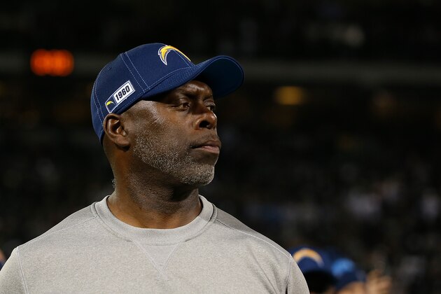 OAKLAND, CALIFORNIA - NOVEMBER 07: Head coach Anthony Lynn of the Los Angeles Chargers leaves the field after a loss to the Oakland Raiders at RingCentral Coliseum on November 07, 2019 in Oakland, California. (Photo by Lachlan Cunningham/Getty Images)