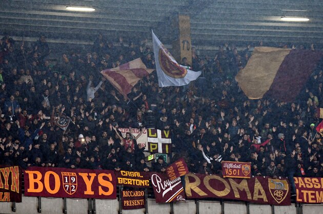 VERONA, ITALY - DECEMBER 01:  AS Roma fans cheer during the Serie A match between Hellas Verona and AS Roma at Stadio Marcantonio Bentegodi on December 1, 2019 in Verona, Italy.  (Photo by Alessandro Sabattini/Getty Images)