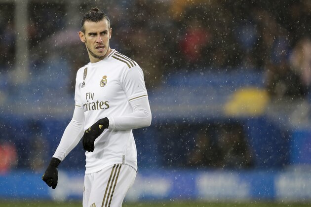 VITORIA GASTEIZ, SPAIN - NOVEMBER 30: Gareth Bale of Real Madrid during the La Liga Santander  match between Deportivo Alaves v Real Madrid at the Estadio de Mendizorroza on November 30, 2019 in Vitoria Gasteiz Spain (Photo by David S. Bustamante/Soccrates/Getty Images)
