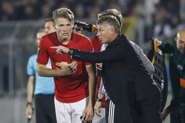 BELGRADE, SERBIA - OCTOBER 24: Manager Ole Gunnar Solskjaer (R) of Manchester United speaks with Scott McTominay (L) during the UEFA Europa League group L match between Partizan and Manchester United at Partizan Stadium on October 24, 2019 in Belgrade, Serbia. (Photo by Srdjan Stevanovic/Getty Images)