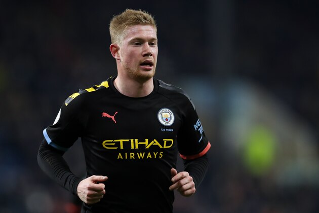 BURNLEY, ENGLAND - DECEMBER 03: Kevin De Bruyne of Manchester City looks on during the Premier League match between Burnley FC and Manchester City at Turf Moor on December 3, 2019 in Burnley, United Kingdom. (Photo by MB Media/Getty Images)