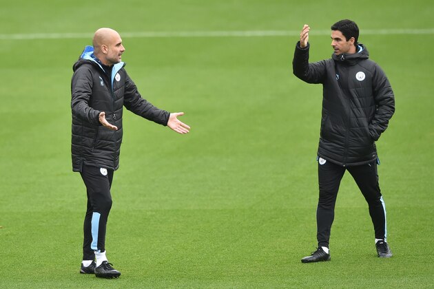 MANCHESTER, ENGLAND - SEPTEMBER 30: Pep Guardiola of Manchester City talks to Mikel Arteta, Assistant Manager of Manchester City during a training session at Manchester City Football Academy on September 30, 2019 in Manchester, England. (Photo by Nathan Stirk/Getty Images)