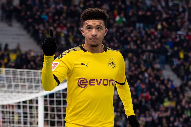 BERLIN, GERMANY - NOVEMBER 30: Jadon Sancho of Borussia Dortmund celebrates after scoring his team's first goal during the Bundesliga match between Hertha BSC and Borussia Dortmund at Olympiastadion on November 30, 2019 in Berlin, Germany. (Photo by TF-Images/Getty Images)