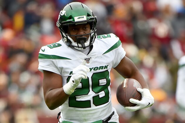 LANDOVER, MD - NOVEMBER 17: Bilal Powell #29 of the New York Jets runs against the Washington Redskins during the first half at FedExField on November 17, 2019 in Landover, Maryland. (Photo by Will Newton/Getty Images)