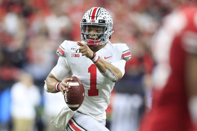INDIANAPOLIS, INDIANA - DECEMBER 07: Justin Fields #1 of the Ohio State Buckeyes runs with the ball in the BIG Ten Football Championship Game against the Wisconsin Badgers at Lucas Oil Stadium on December 07, 2019 in Indianapolis, Indiana. (Photo by Andy Lyons/Getty Images)