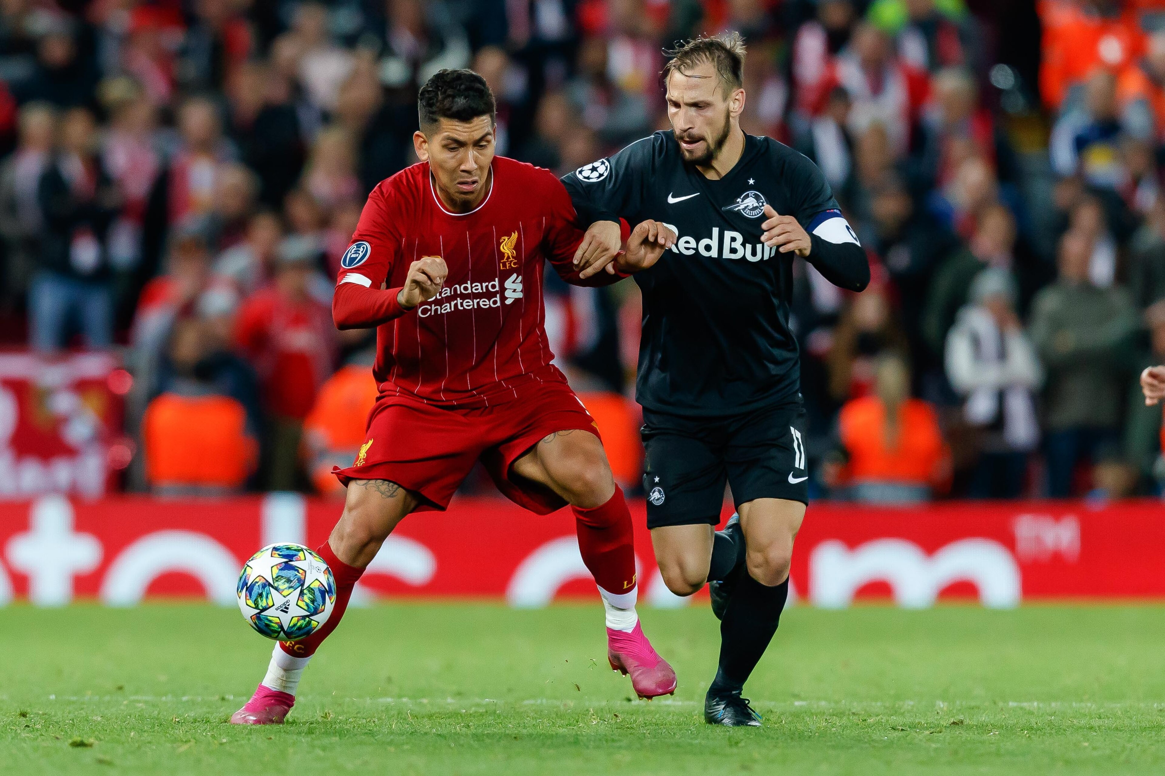 LIVERPOOL, ENGLAND - OCTOBER 02: Roberto Firmino of FC Liverpool and Andreas Ulmer of RB Salzburg im Zweikampf battle for the ball during the UEFA Champions League group E match between Liverpool FC and RB Salzburg at Anfield on October 2, 2019 in Liverpool, United Kingdom. (Photo by TF-Images/Getty Images)