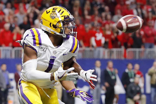 ATLANTA, GEORGIA - DECEMBER 07: Ja'Marr Chase #1 of the LSU Tigers catches a touchdown pass in the first quarter against the Georgia Bulldogs during the SEC Championship game at Mercedes-Benz Stadium on December 07, 2019 in Atlanta, Georgia. (Photo by Kevin C. Cox/Getty Images)