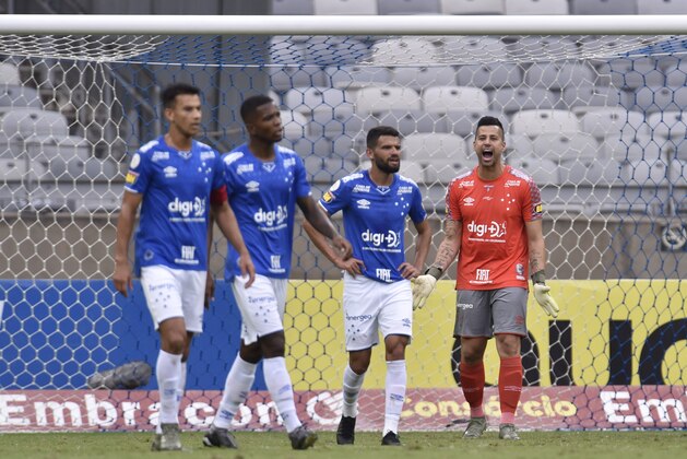 Brazil's Cruzeiro goalkeeper Fabio (R) encourages his teammates during the Brazilian Championship football match against Palmeiras, in Belo Horizonte, Brazil, on December 8, 2019. - Cruzeiro, one of the great clubs in Brazil, reached the last day of the Brasileirao in the relegation zone and does not depend on itself to remain in the elite of Brazilian football. (Photo by DOUGLAS MAGNO / AFP) (Photo by DOUGLAS MAGNO/AFP via Getty Images)