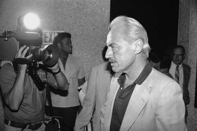 Marvin Miller, executive director of the Player's Association, the union representing striking baseball players, weaves his way through a throng of press prior to a meeting of the union. After a five hour meeting, the player representatives of the striking major league baseball clubs unanimously reaffirmed their support for the negotiating committee, for which Miller is the chief negotiator, July 28, 1981 in Chicago. (AP Photo/Jewell)