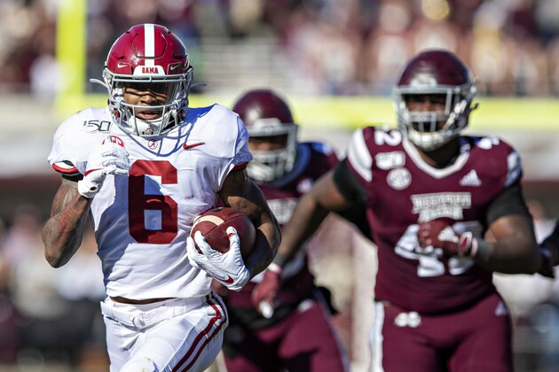 FAYETTEVILLE, AR - NOVEMBER 9:   DeVonta Smith #6 of the Alabama Crimson Tide runs the ball after catching a pass during a game against the Mississippi State Bulldogs at Davis Wade Stadium on November 16, 2019 in Starkville, Mississippi.  The Crimson Tide defeated the Bulldogs 38-7.  (Photo by Wesley Hitt/Getty Images)