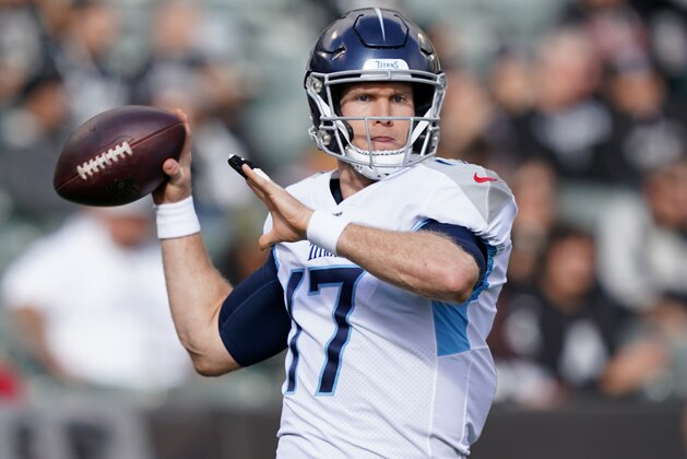 OAKLAND, CALIFORNIA - DECEMBER 08: Ryan Tannehill #17 of the Tennessee Titans warms up prior to the start of an NFL football game against the Oakland Raiders at RingCentral Coliseum on December 08, 2019 in Oakland, California. (Photo by Thearon W. Henderson/Getty Images)