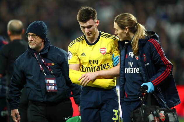 LONDON, ENGLAND - DECEMBER 09: Kieran Tierney of Arsenal leaves the pitch following an injury during the Premier League match between West Ham United and Arsenal FC at London Stadium on December 09, 2019 in London, United Kingdom. (Photo by Julian Finney/Getty Images)
