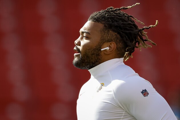 LANDOVER, MD - NOVEMBER 24: Derrius Guice #29 of the Washington Redskins warms up before the game against the Detroit Lions at FedExField on November 24, 2019 in Landover, Maryland. (Photo by Scott Taetsch/Getty Images)
