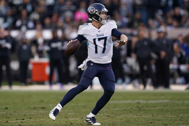 OAKLAND, CALIFORNIA - DECEMBER 08: Ryan Tannehill #17 of the Tennessee Titans looks to pass against the Oakland Raiders during the second half of an NFL football game at RingCentral Coliseum on December 08, 2019 in Oakland, California. (Photo by Thearon W. Henderson/Getty Images)