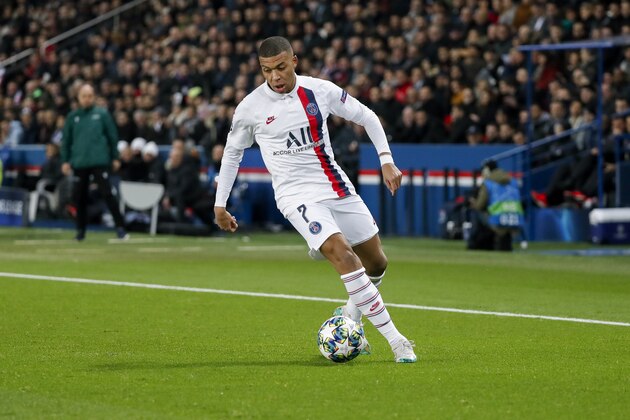 PARIS, FRANCE - DECEMBER 11: Kylian Mbappe #7 of Paris Saint-Germain controls the ball during the UEFA Champions League group A match between Paris Saint-Germain and Galatasaray at Parc des Princes on December 11, 2019 in Paris, France. (Photo by Catherine Steenkeste/Getty Images)