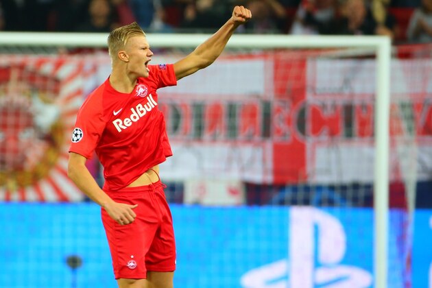 SALZBURG, AUSTRIA - SEPTEMBER 17: Erling Haaland of Salzburg celebrates after scoring the opening goal during the UEFA Champions League match between RB Salzburg and KRC Genk at Red Bull Arena on September 17, 2019 in Salzburg, Austria. (Photo by David Geieregger/SEPA.Media /Getty Images)