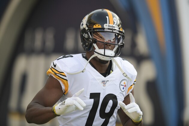Pittsburgh Steelers wide receiver JuJu Smith-Schuster enters the stadium before an NFL football game against the Los Angeles Chargers, Sunday, Oct. 13, 2019, in Carson, Calif. (AP Photo/Kyusung Gong)