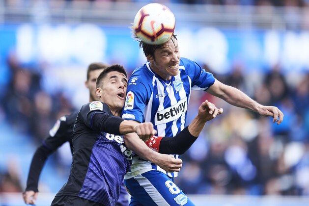 VITORIA-GASTEIZ, SPAIN - APRIL 07: Unai Bustinza of CD Leganes duels for the ball with Tomas Pina of Deportivo Alaves during during the La Liga match between Deportivo Alaves and CD Leganes at Estadio de Mendizorroza on April 07, 2019 in Vitoria-Gasteiz, Spain. (Photo by Juan Manuel Serrano Arce/Getty Images)