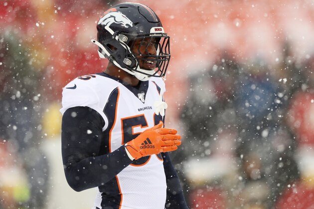 KANSAS CITY, MISSOURI - DECEMBER 15: Von Miller #58 of the Denver Broncos warms up prior to their game against the Kansas City Chiefs at Arrowhead Stadium on December 15, 2019 in Kansas City, Missouri. (Photo by Jamie Squire/Getty Images)