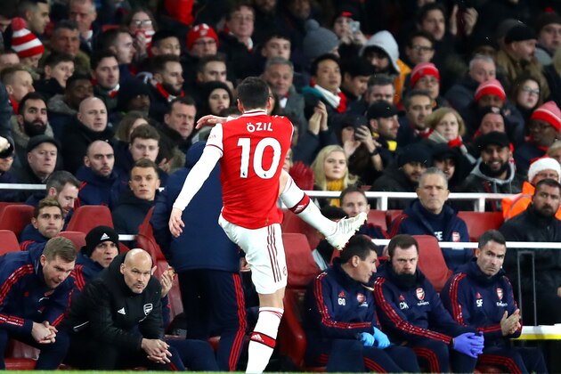 LONDON, ENGLAND - DECEMBER 15: Mesut Ozil of Arsenal kicks a water bottle as he is subbed as Interim Manager of Arsenal, Freddie Ljungberg looks on during the Premier League match between Arsenal FC and Manchester City at Emirates Stadium on December 15, 2019 in London, United Kingdom. (Photo by Julian Finney/Getty Images)