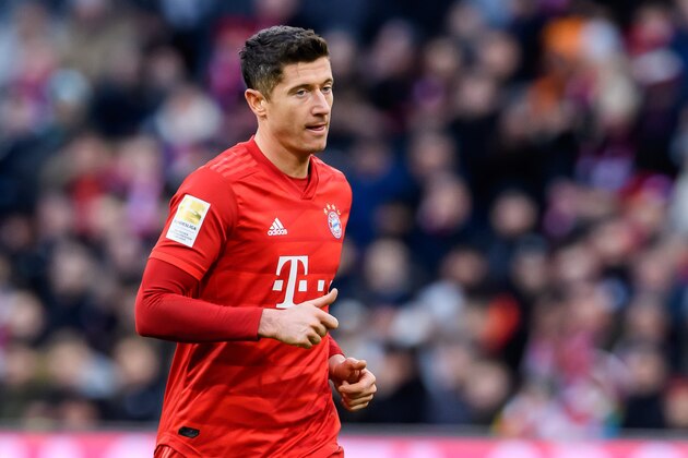 MUNICH, GERMANY - DECEMBER 14: (BILD ZEITUNG OUT) Robert Lewandowski of FC Bayern Muenchen looks on during the Bundesliga match between FC Bayern Muenchen and SV Werder Bremen at Allianz Arena on December 14, 2019 in Munich, Germany. (Photo by TF-Images/Getty Images)