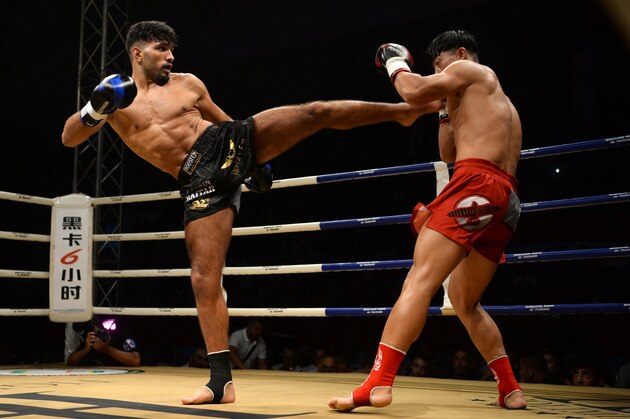 Moroccan fighter Yassin Baitar (L) competes aginst Ji Xiang of China in a kickboxing fight at the Grand Prix Majesty Mohammed VI Championship Fight Night event in the coastal Moroccan city of Tangiers on August 4, 2016. / AFP / FADEL SENNA        (Photo credit should read FADEL SENNA/AFP via Getty Images)